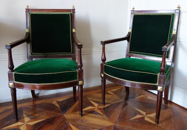 Paire de fauteuils d'époque Directoire en acajou et bronze doré attribués à Georges Jacob