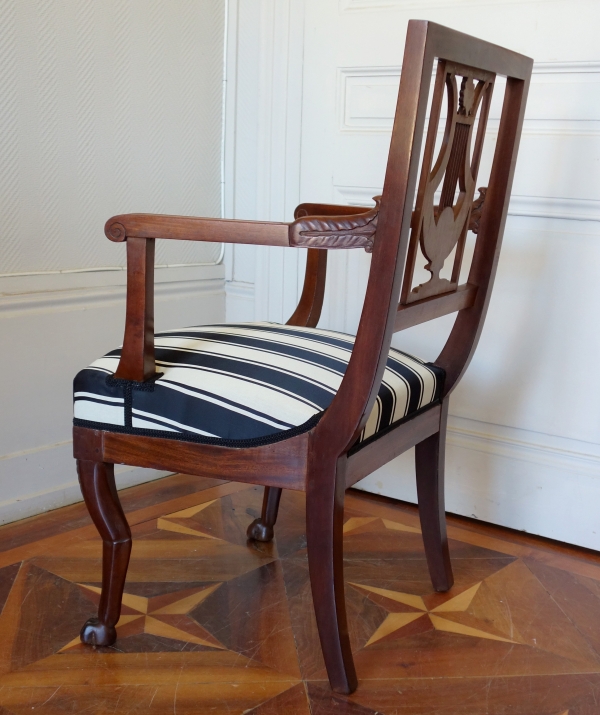 Paire de fauteuils d'époque Directoire en acajou, dossier lyre et pieds griffes, époque fin XVIIIe siècle