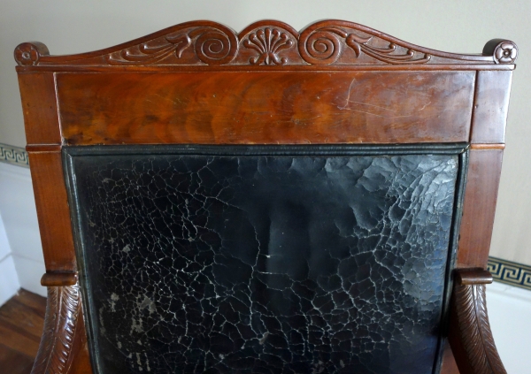 Paire de fauteuils de cabinet ou de bureau en acajou et cuir - travail parisien d'époque Empire