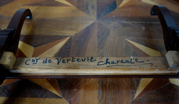 Jeanselme : paire de fauteuils gondole en acajou, estampille - provenance famille de La Rochefoucauld au Château de Verteuil