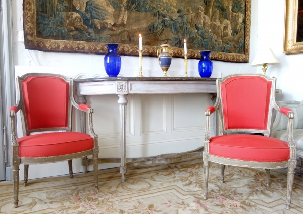 Paire de fauteuils cabriolets d'époque Louis XVI attribués à Henri Jacob