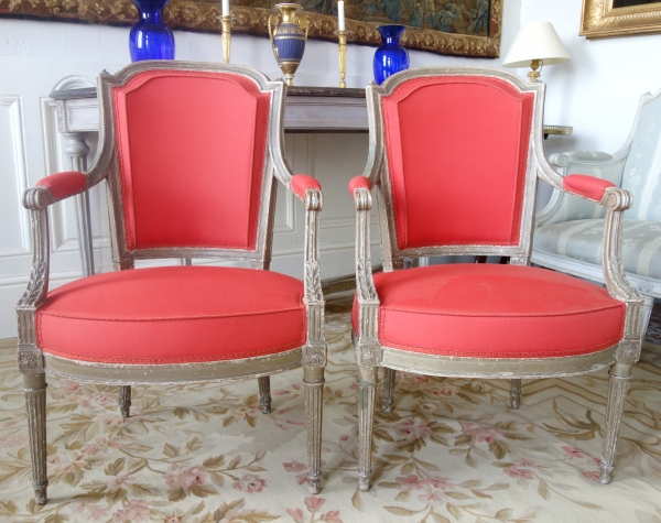 Paire de fauteuils cabriolets d'époque Louis XVI attribués à Henri Jacob