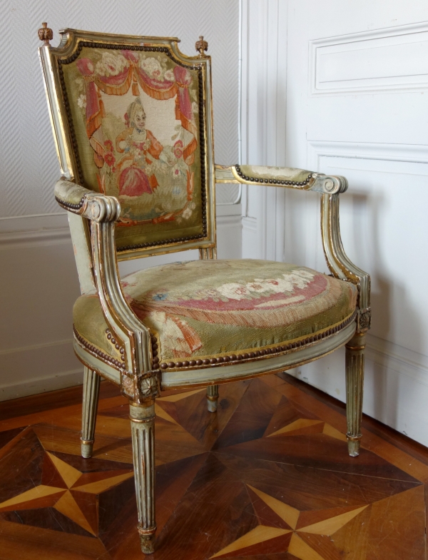 Paire de fauteuils cabriolet Louis XVI en bois doré à tapisserie d'Aubusson, époque XVIIIe siècle