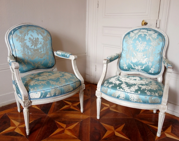 Louis Delanois : paire de fauteuils à la Reine Louis XVI d'époque Louis XV