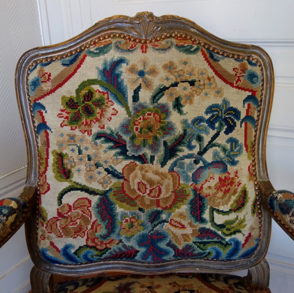 Paire de fauteuils Louis XV à tapisseries XVIIIe