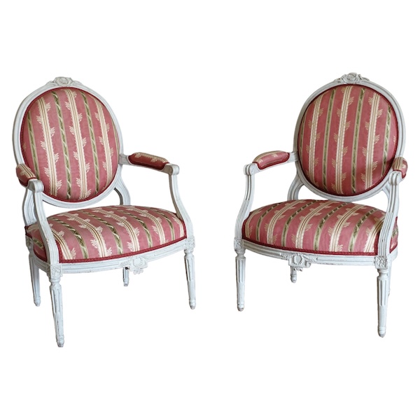 Paire de fauteuils à la Reine d'époque Louis XVI à dossier médaillon