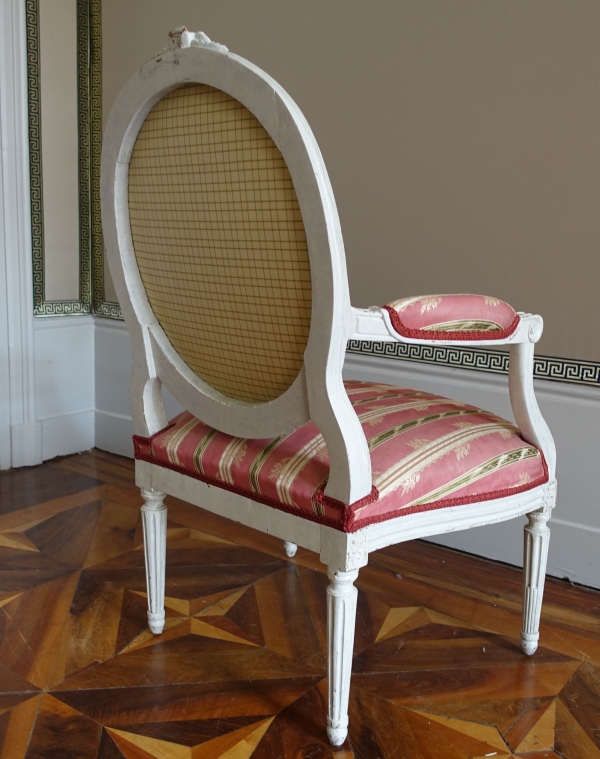 Paire de fauteuils à la Reine d'époque Louis XVI à dossier médaillon