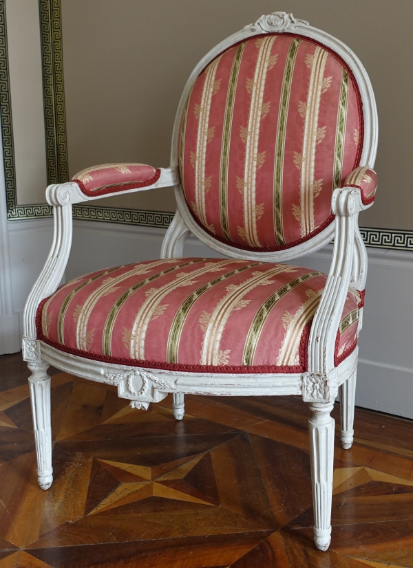 Paire de fauteuils à la Reine d'époque Louis XVI à dossier médaillon