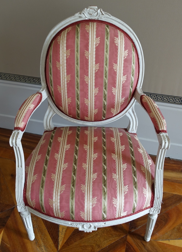 Paire de fauteuils à la Reine d'époque Louis XVI à dossier médaillon