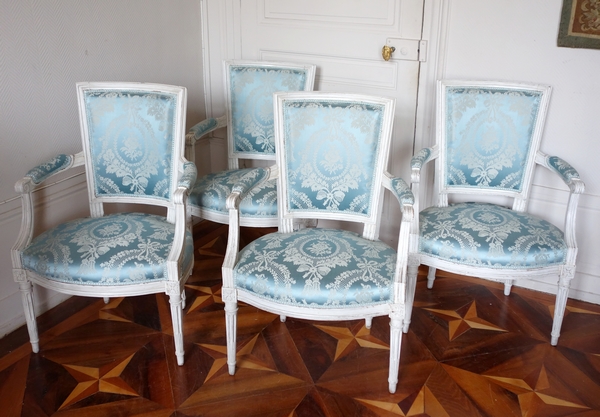 Set of 4 Louis XVI cabriolet armchairs covered with blue silk - France, late 18th century