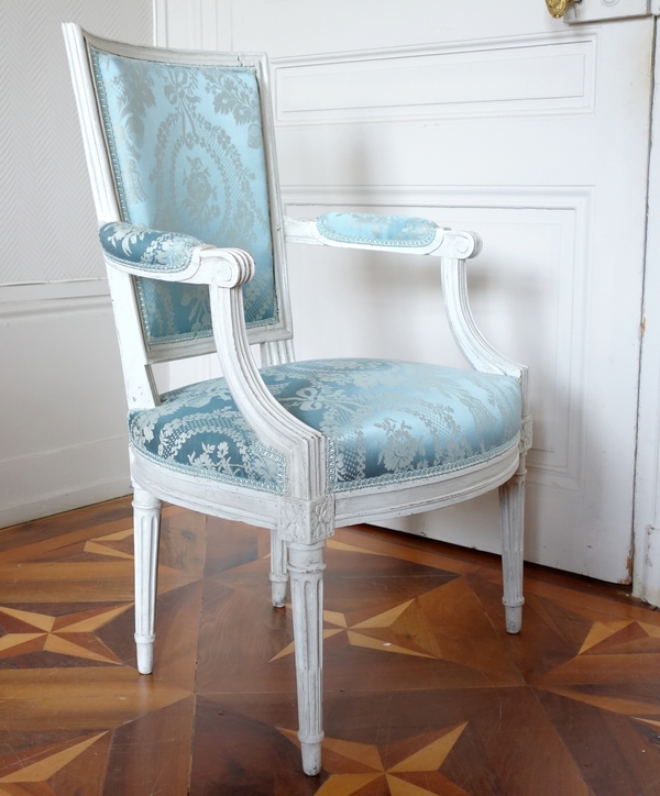 Salon de 4 fauteuils cabriolets d'époque Louis XVI à dossier en fer de pelle - travail parisien