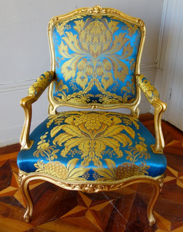 Mobilier de salon Louis XV en bois doré sur le modèle du palais de l'Elysée (salon Pompadour)