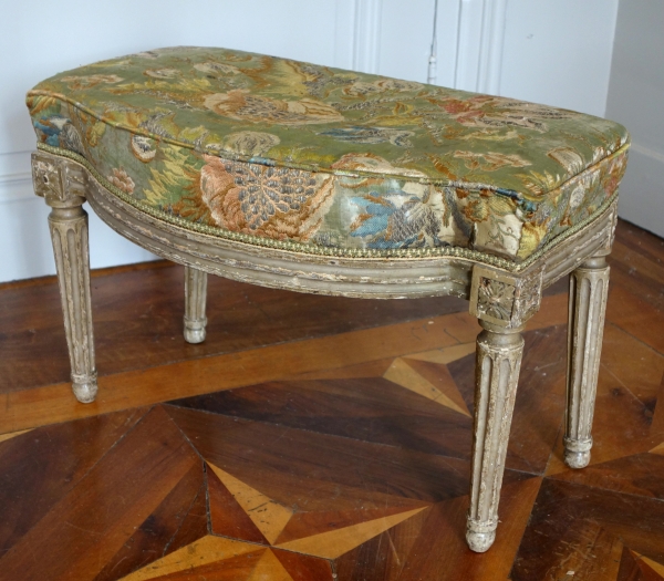 Louis XVI stool for a canopy bed - 18th century
