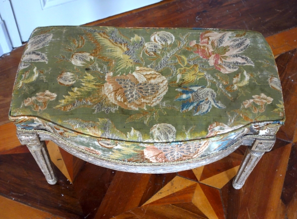 Louis XVI stool for a canopy bed - 18th century