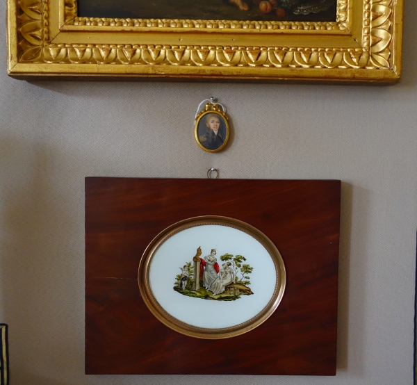 Large Empire glass miniature : allegory of hero-worship set into a mahogany frame - 32cm x 25cm