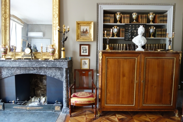 Gravure Royaliste - portrait de la Reine Marie Antoinette, cadre marqueterie d'époque Charles X