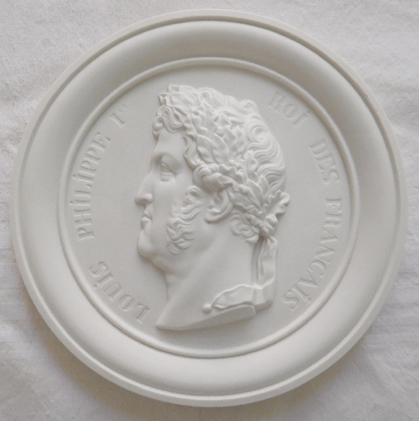 Sèvres : grande médaille portrait du Roi Louis-Philippe en biscuit, cadre Empire en bois doré