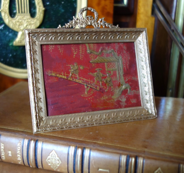 Miniature chinoiserie à suspendre ou poser - bronze et laque dans le goût de la Chine - vers 1900