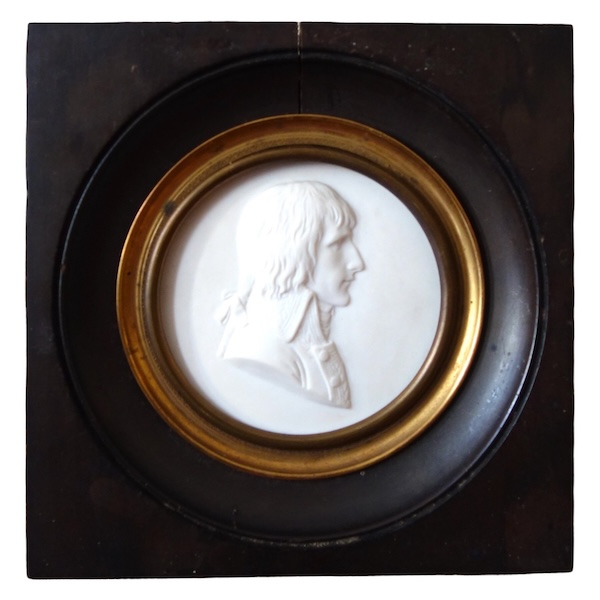 Sèvres : portrait miniature du Général Napoléon Bonaparte en biscuit - signé