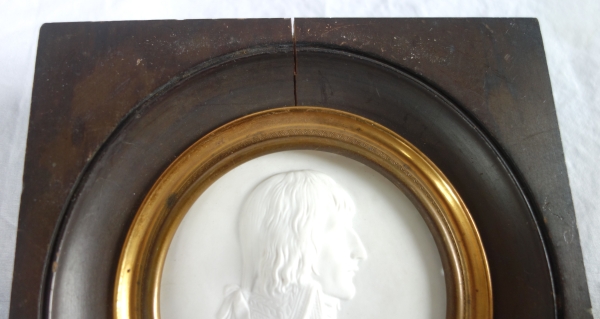 Sèvres : portrait miniature du Général Napoléon Bonaparte en biscuit - signé