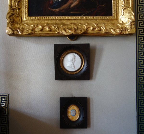 Sèvres : portrait miniature du Général Napoléon Bonaparte en biscuit - signé