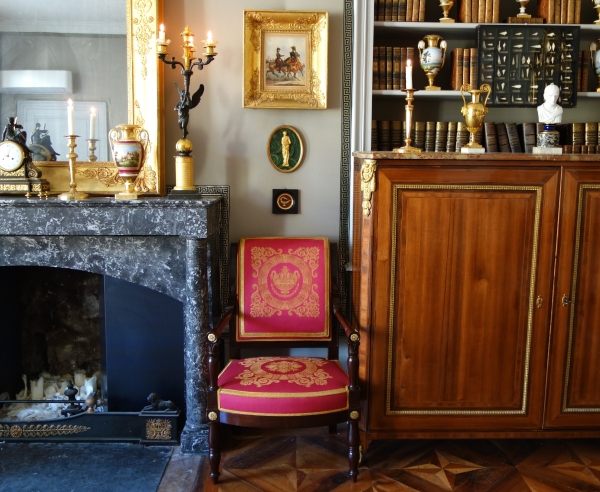 Ormolu antique style lamp miniature, porphyry background, souvenir of the Grand Tour