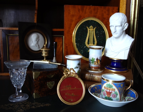 Miniature chinoiserie à suspendre ou poser - bronze et laque dans le goût de la Chine - vers 1900