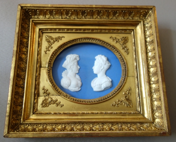Manufacture de Sèvres - paire de portraits des Duchesses d'Angoulême et de Berry façon Wedgwood