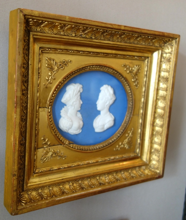 Manufacture de Sèvres - paire de portraits des Duchesses d'Angoulême et de Berry façon Wedgwood