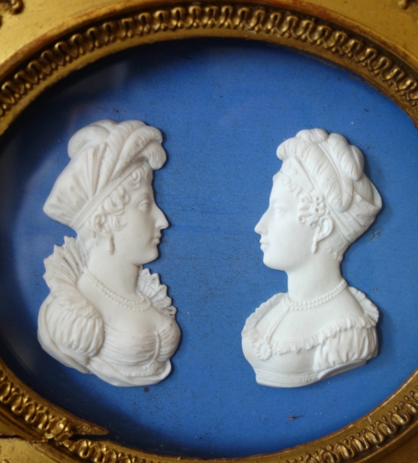 Manufacture de Sèvres - paire de portraits des Duchesses d'Angoulême et de Berry façon Wedgwood