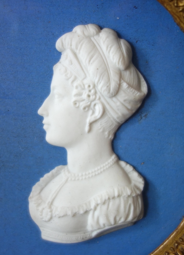 Manufacture de Sèvres - paire de portraits des Duchesses d'Angoulême et de Berry façon Wedgwood
