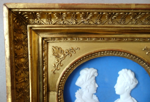 Manufacture de Sèvres - paire de portraits des Duchesses d'Angoulême et de Berry façon Wedgwood