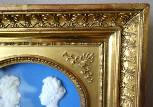 Manufacture de Sèvres - paire de portraits des Duchesses d'Angoulême et de Berry façon Wedgwood