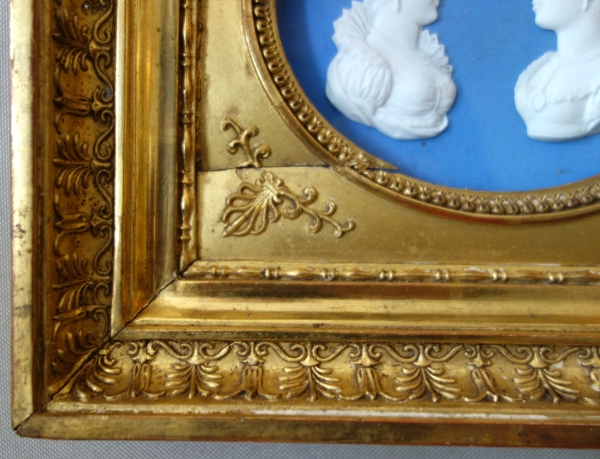 Manufacture de Sèvres - paire de portraits des Duchesses d'Angoulême et de Berry façon Wedgwood