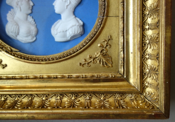 Manufacture de Sèvres - paire de portraits des Duchesses d'Angoulême et de Berry façon Wedgwood