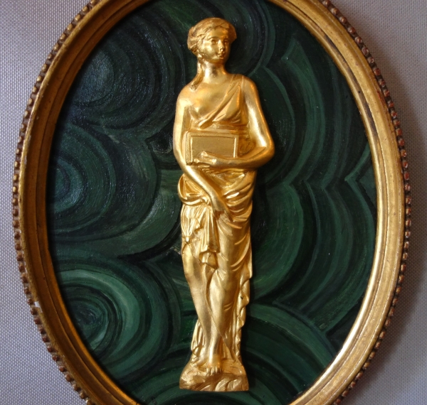 Grande miniature vestale 23cm, souvenir du Grand Tour, bronze doré au mercure sur fond malachite