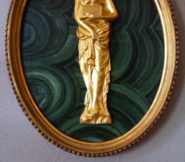 Grande miniature vestale 23cm, souvenir du Grand Tour, bronze doré au mercure sur fond malachite