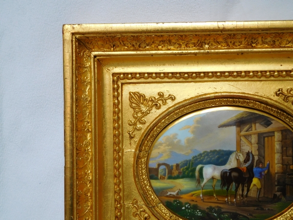 Paire de peintures sur porcelaine, l'éleveur de chevaux, cadres en bois doré époque Empire