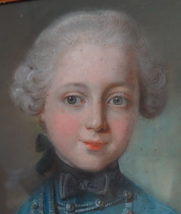 Ecole Française du XVIIIe siècle, portrait d'enfant habillé en Hussard, pastel d'époque Louis XVI