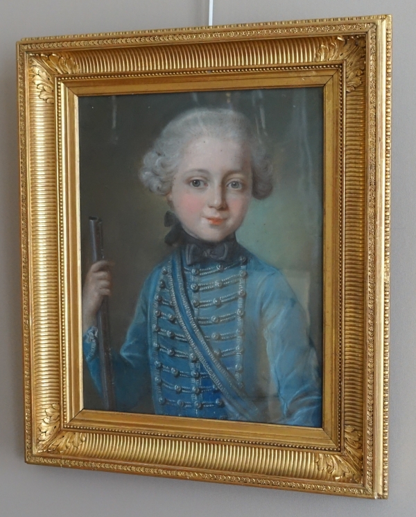 Ecole Française du XVIIIe siècle, portrait d'enfant habillé en Hussard, pastel d'époque Louis XVI