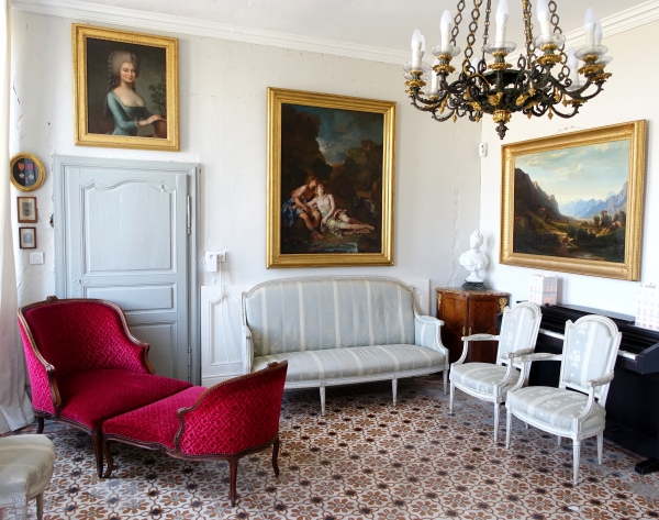 Ecole Française du XVIIIe siècle, portrait d'aristocrate au pot de fleurs