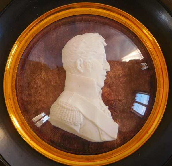 Portrait miniature de Charles X Roi de France en biscuit de Sèvres, époque Restauration