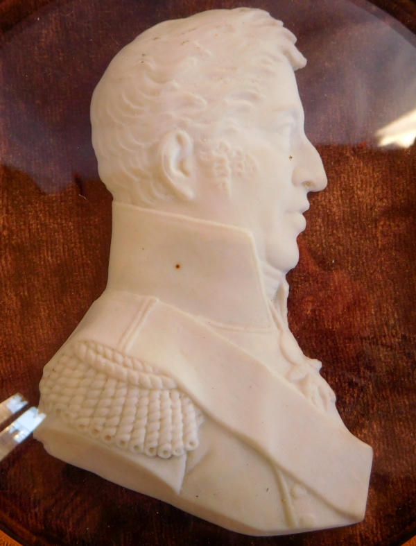 Portrait miniature de Charles X Roi de France en biscuit de Sèvres, époque Restauration