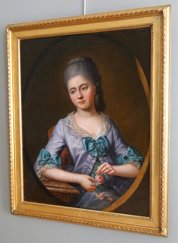Ecole Française du XVIIIe siècle : grand portrait de dame aristocrate époque Louis XVI - 79cm x 95cm