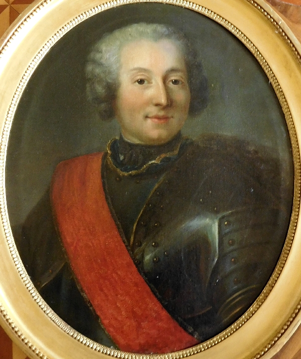 Portrait d'officier en cuirasse Commandeur de l'Ordre de St Louis, école Française du XVIIIe siècle