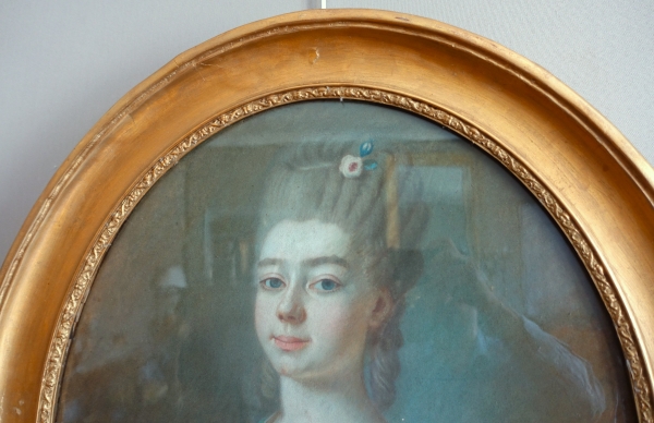 Ecole française du XVIIIe siècle, portrait de dame aristocrate en Flore, pastel, époque Louis XV