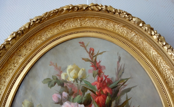 Ecole Française du XIXe siècle : tableau de fleurs, huile sur toile dans un cadre ovale vers 1880