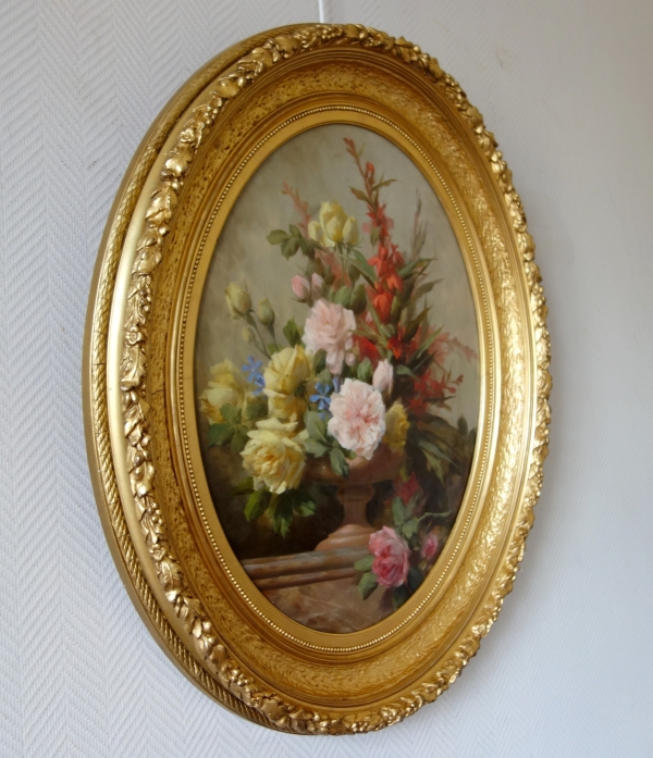 Ecole Française du XIXe siècle : tableau de fleurs, huile sur toile dans un cadre ovale vers 1880