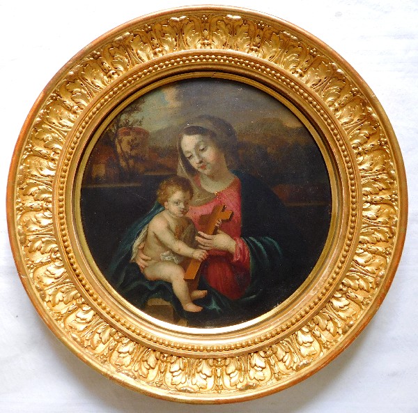 17th or 18th century school : Virgin and Child, oil on panel set into a circular gilt wood frame