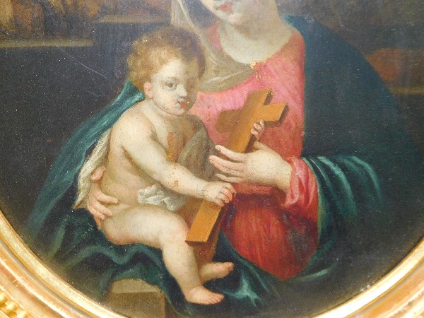 17th or 18th century school : Virgin and Child, oil on panel set into a circular gilt wood frame